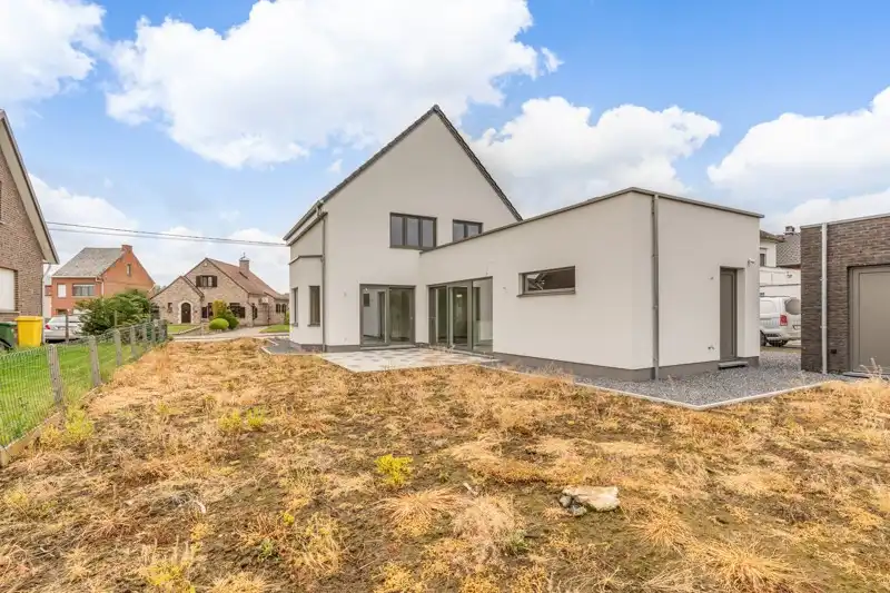 Totaal gerenoveerde woning op een perceel van 11are foto 4