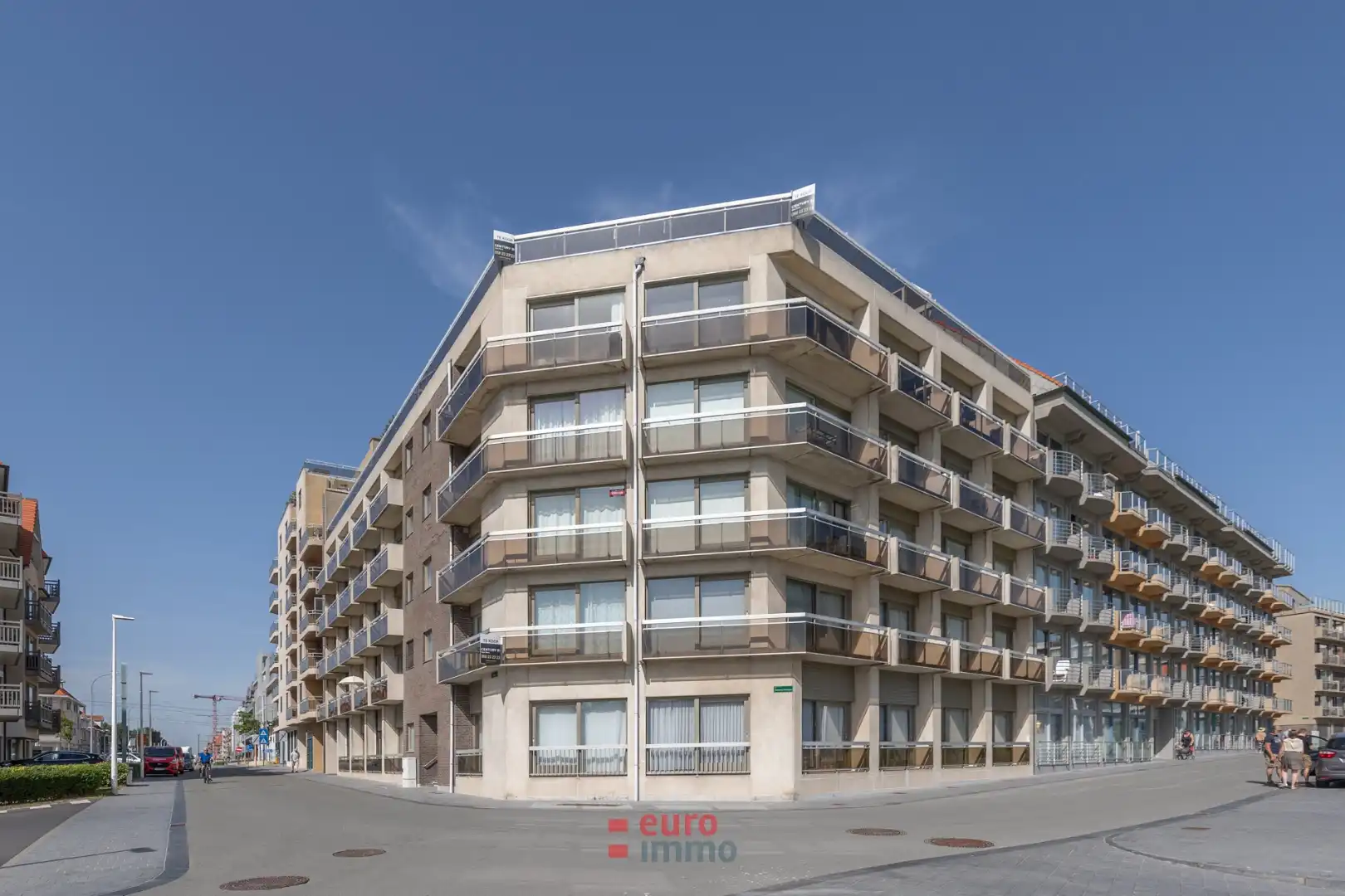 Centraal gelegen garage aan interessante prijs! foto 2