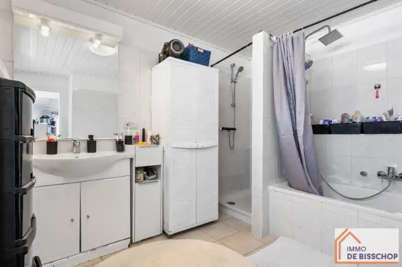 Gezellige woning met 3 slaapkamers en zongerichte tuin foto 8