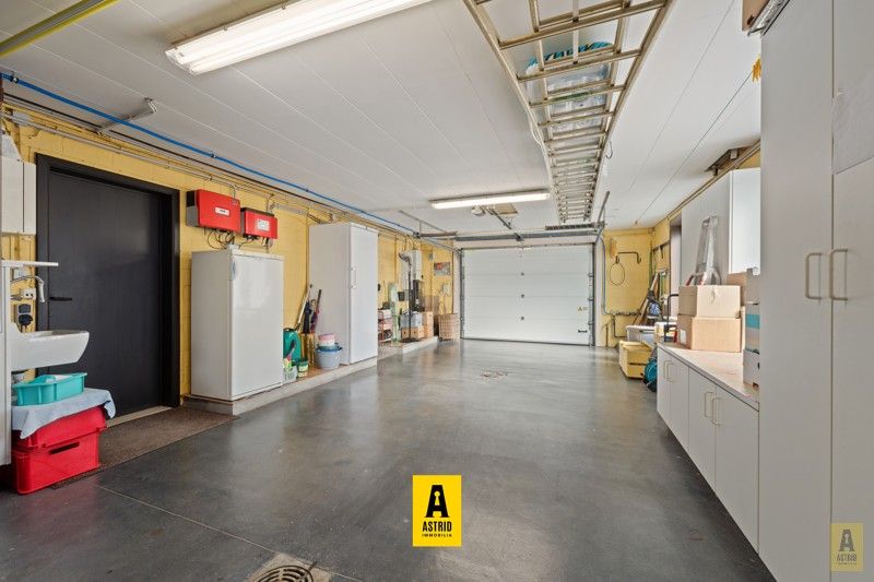 Karaktervolle voormalige dokterswoning met zee aan ruimte en mogelijkheden! foto 27