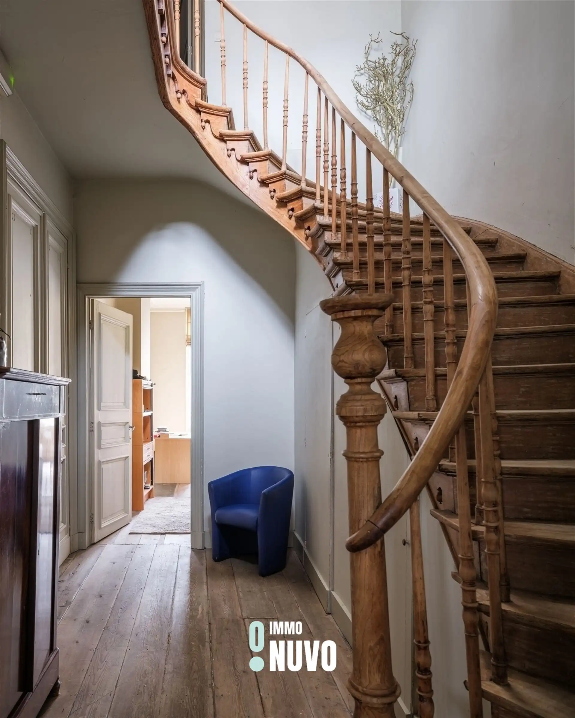 Exclusief herenhuis met handelspand op toplocatie te Aalst. foto 16