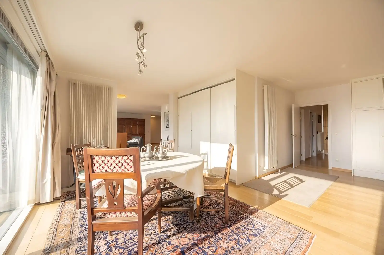 Uniek en royaal appartement met 2 slpk én zonnig leefterras dichtbij zee. foto 4