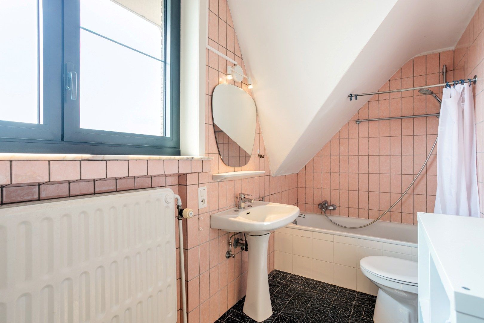 Instapklare woning 3 slpks, garage en tuin op +- 4are foto 16