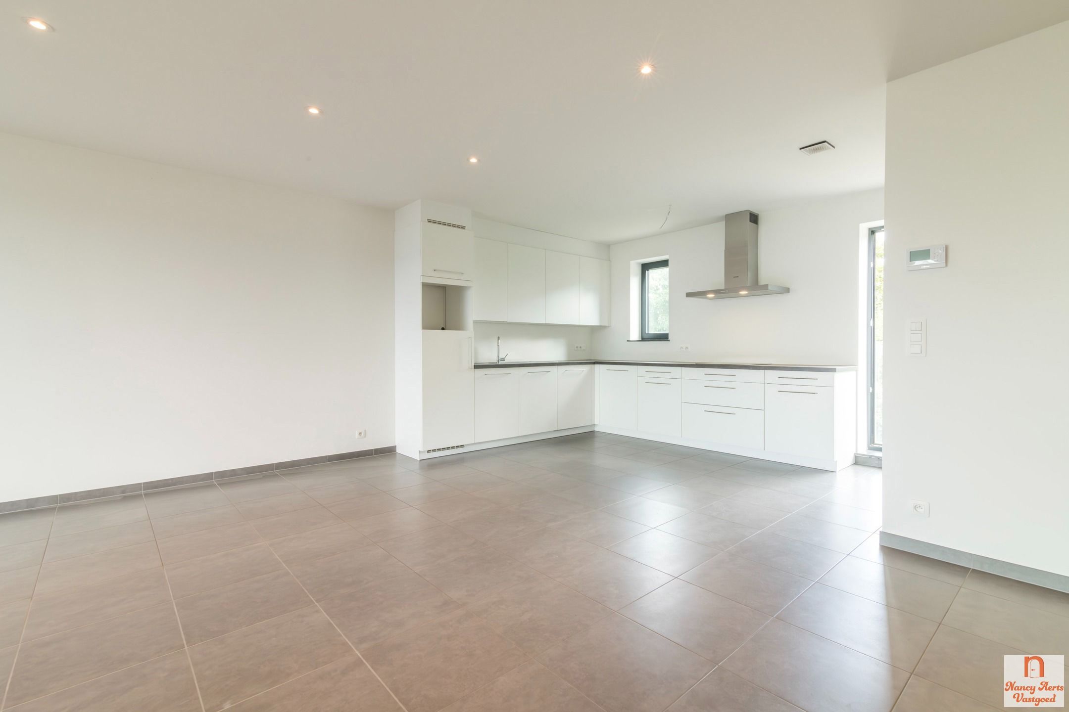 Licht en ruim duplexappartement met parking in Hasselt  foto 9
