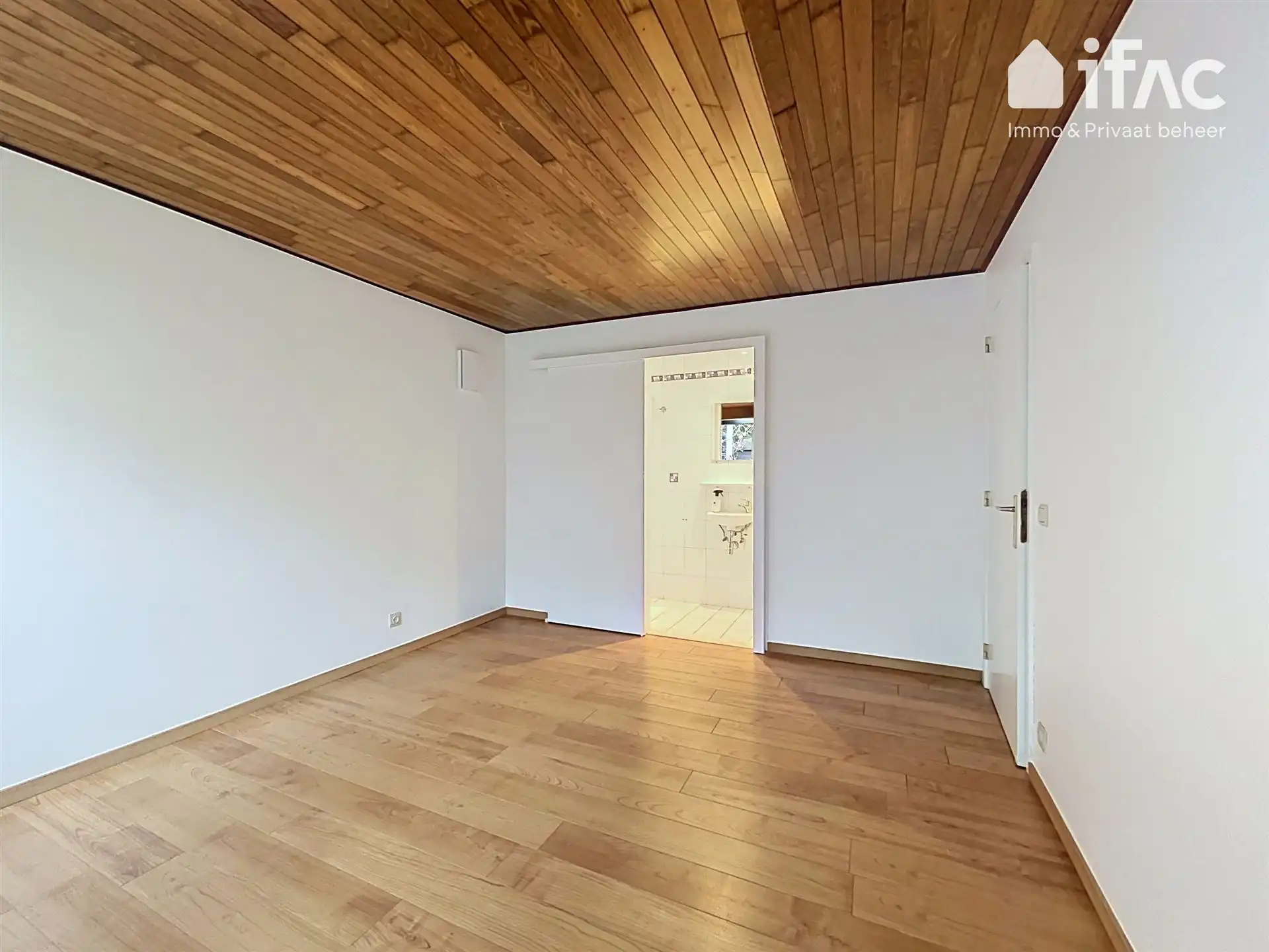 Zeer ruime bungalow voorzien van zonnepanelen  foto 14