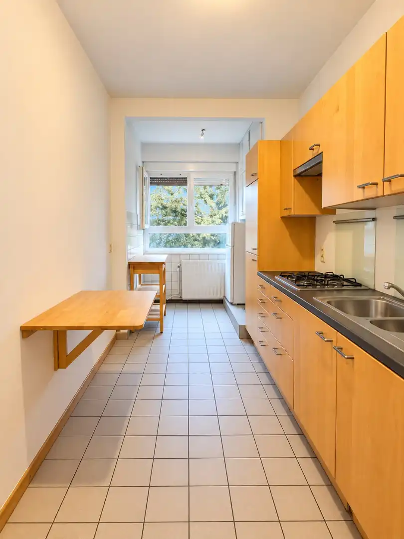 Ruime woning met vijf slaapkamers, grote garage en onderhoudsvriendelijke tuin foto 13