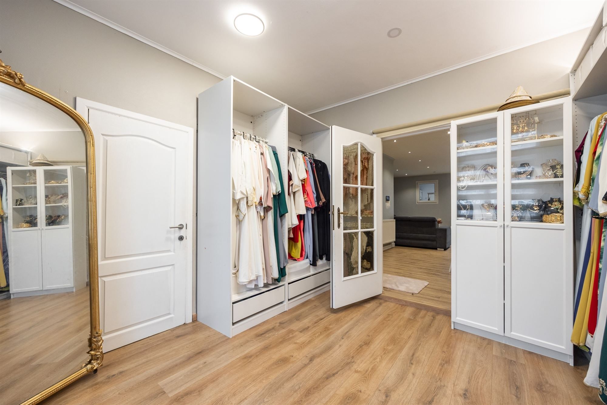 Op te frissen woning met 4 slpk en Z-tuin foto 8