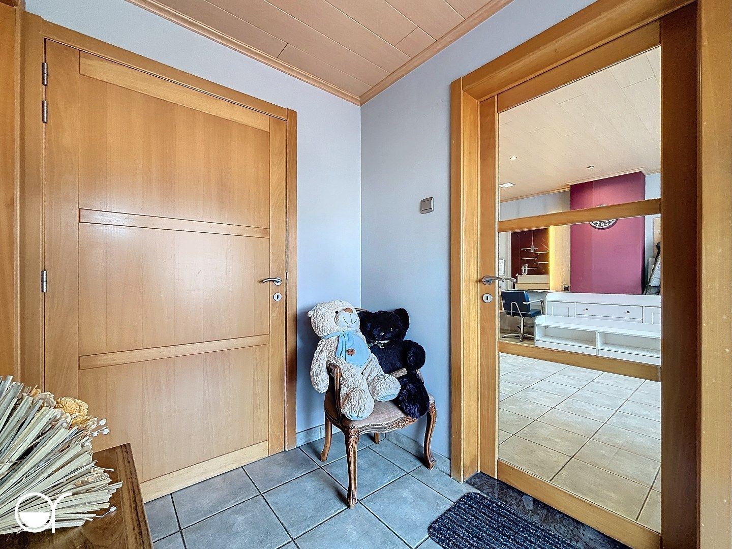 Ruime woning met vier slaapkamers, tuin, garage en mogelijkheid voor zelfstandige activiteit foto 2