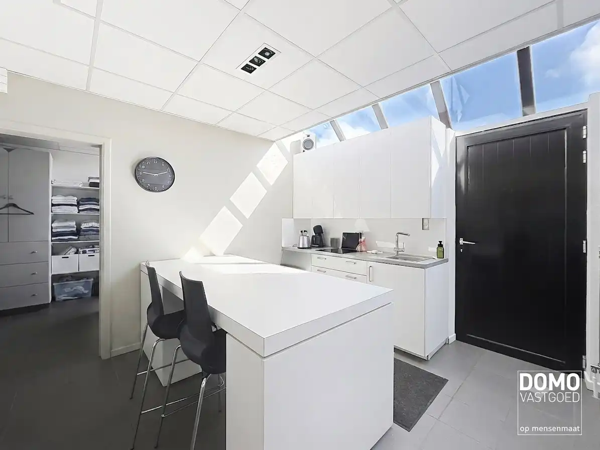 COMMERCIËLE RUIMTE TE HUUR IN HET CENTRUM VAN KERMT foto 9