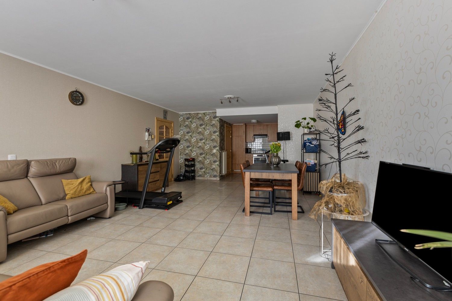 Gelijkvloers appartement met 2 slaapkamers en carport in hartje Pelt foto 4