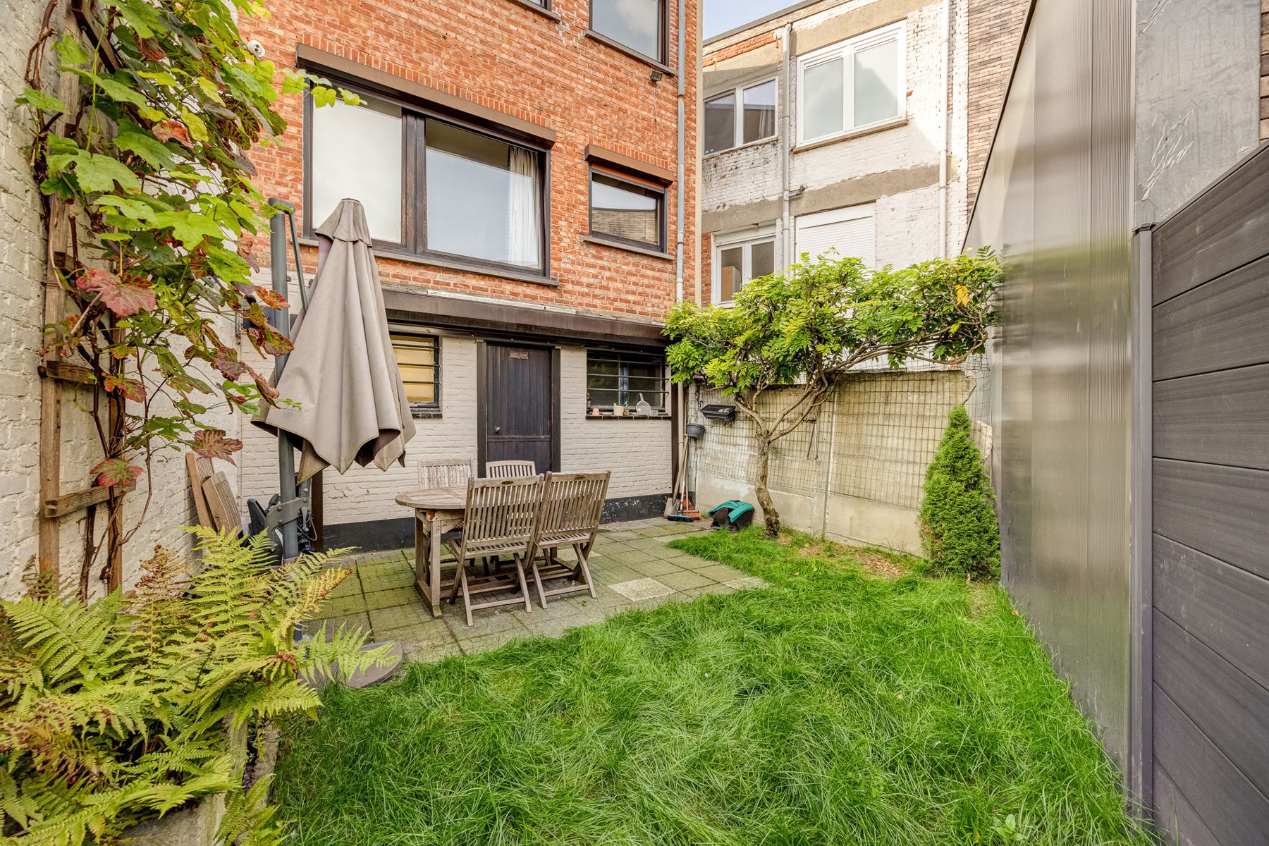 Rijwoning met potentieel op een uitstekende locatie foto 10
