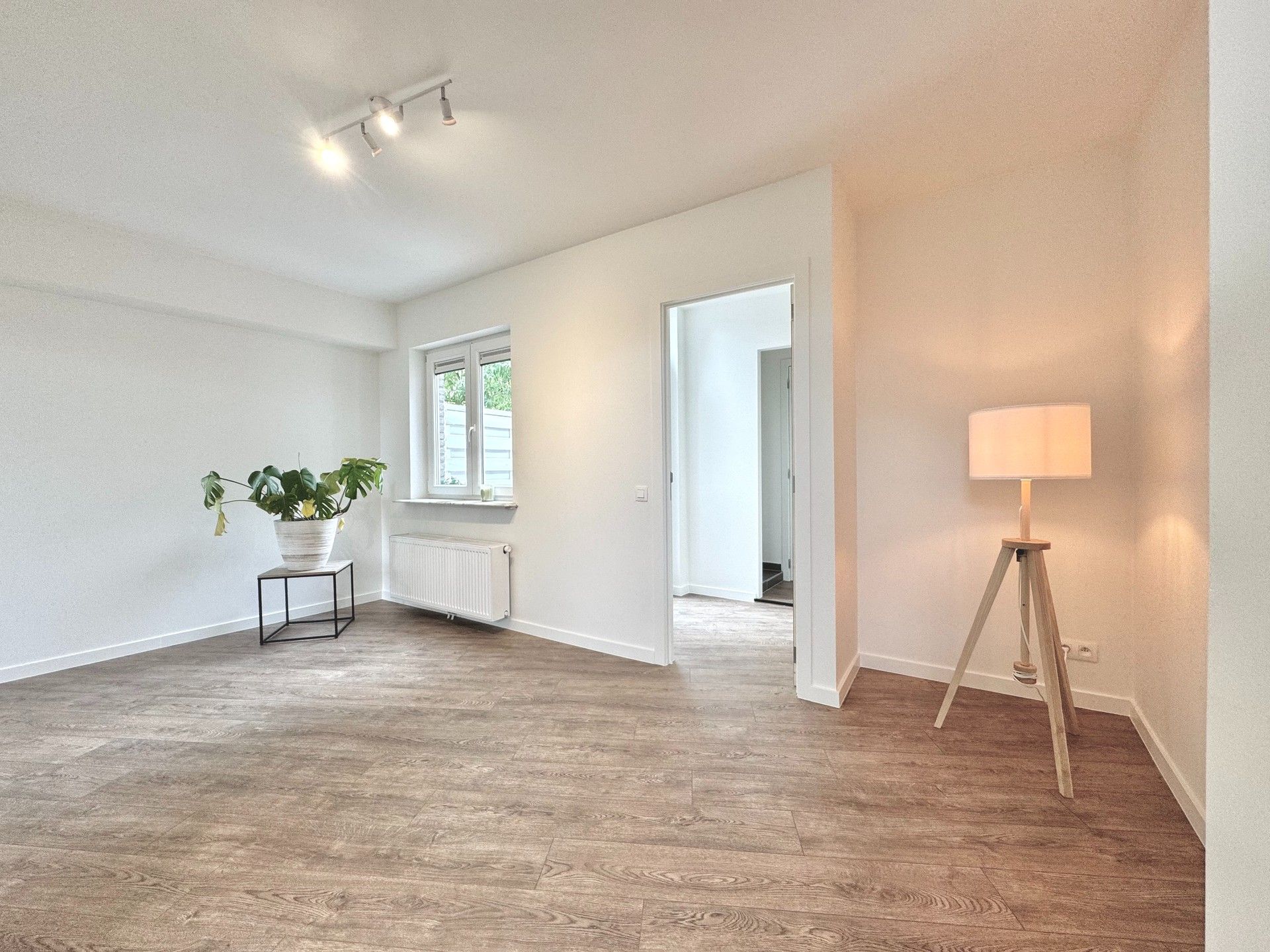 GERENOVEERDE WONING MET 3 SLPKS, TERRAS EN PARKING foto 25
