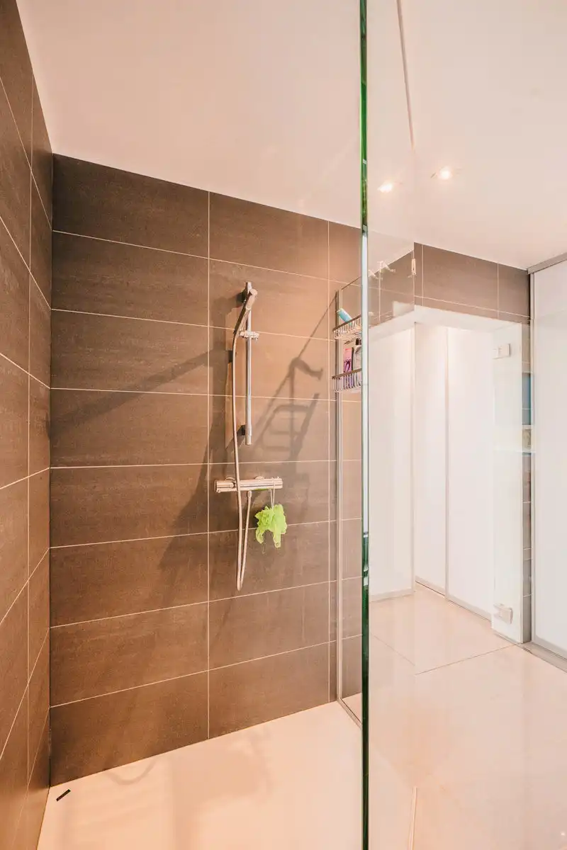 Stijlvolle, eigentijdse woning op een ruim perceel foto 42