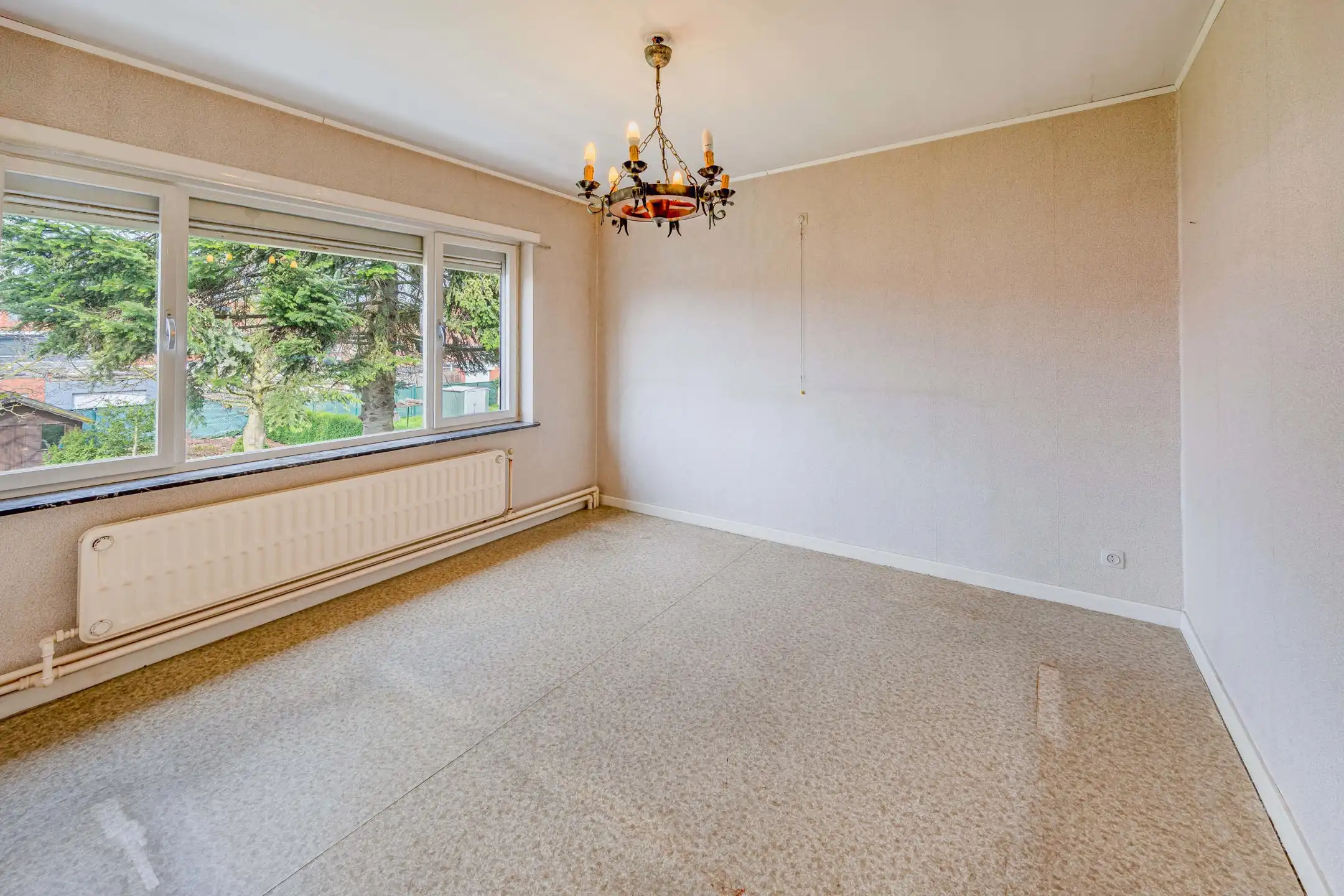 Te moderniseren HOB met garage en tuin foto 19