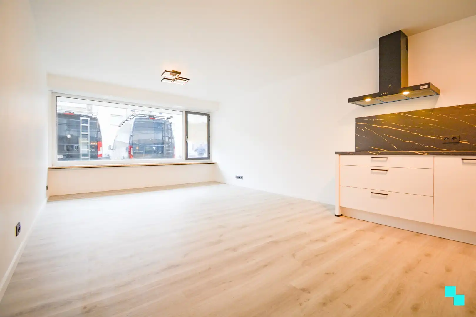 Instapklaar gelijkvloers appartement met garage te Roeselare foto 3