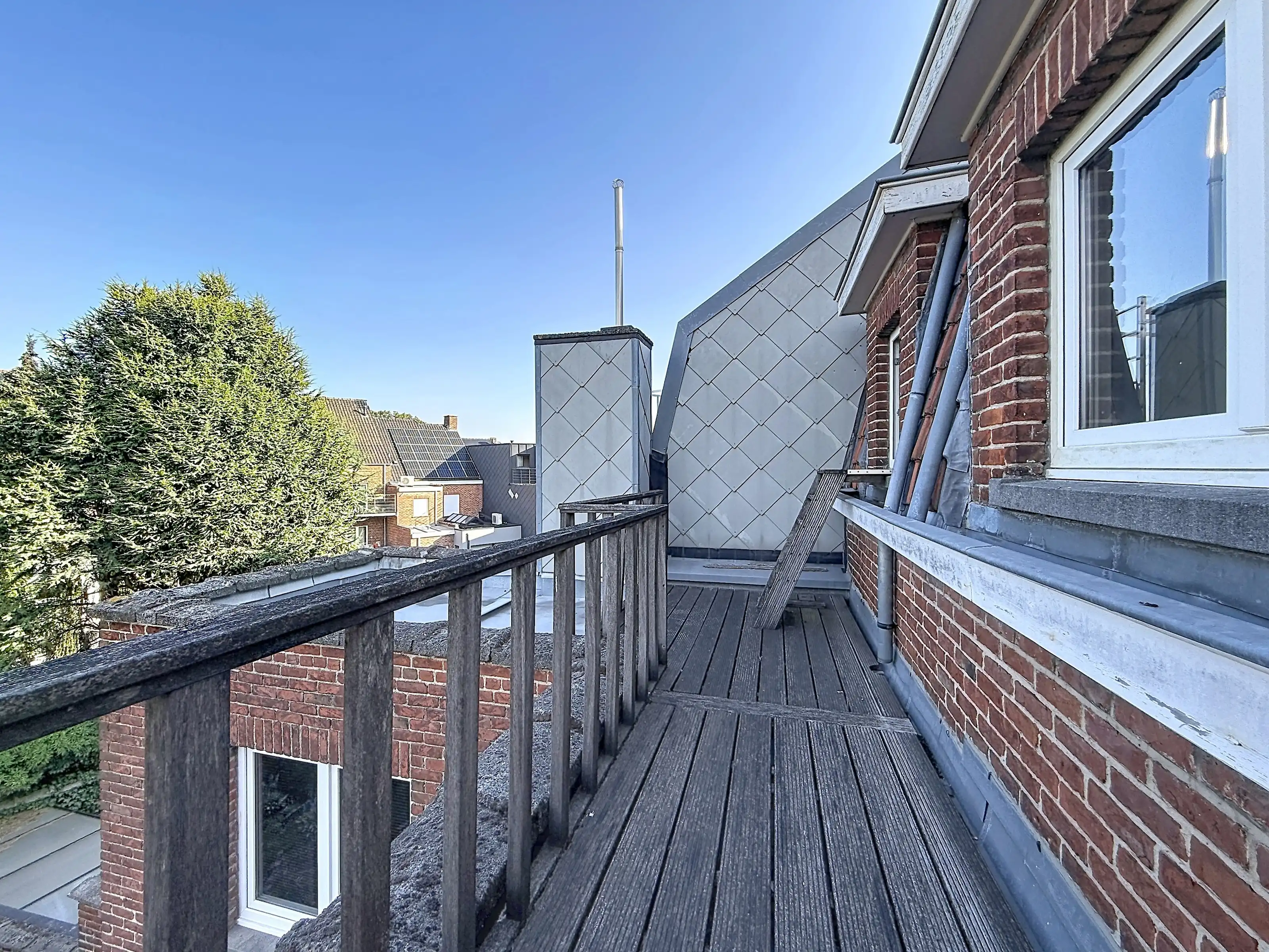 Ruim duplexappartement te huur in Kortrijk – vlakbij centrum en station foto 11