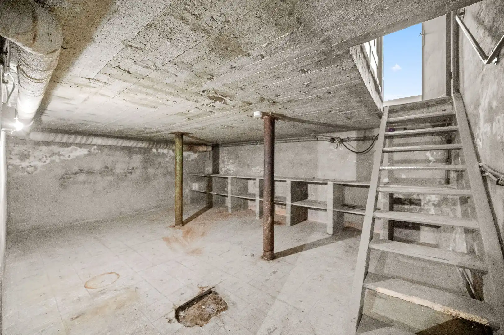 Te renoveren woning met ruime loods en stockagemogelijkheden  foto 20