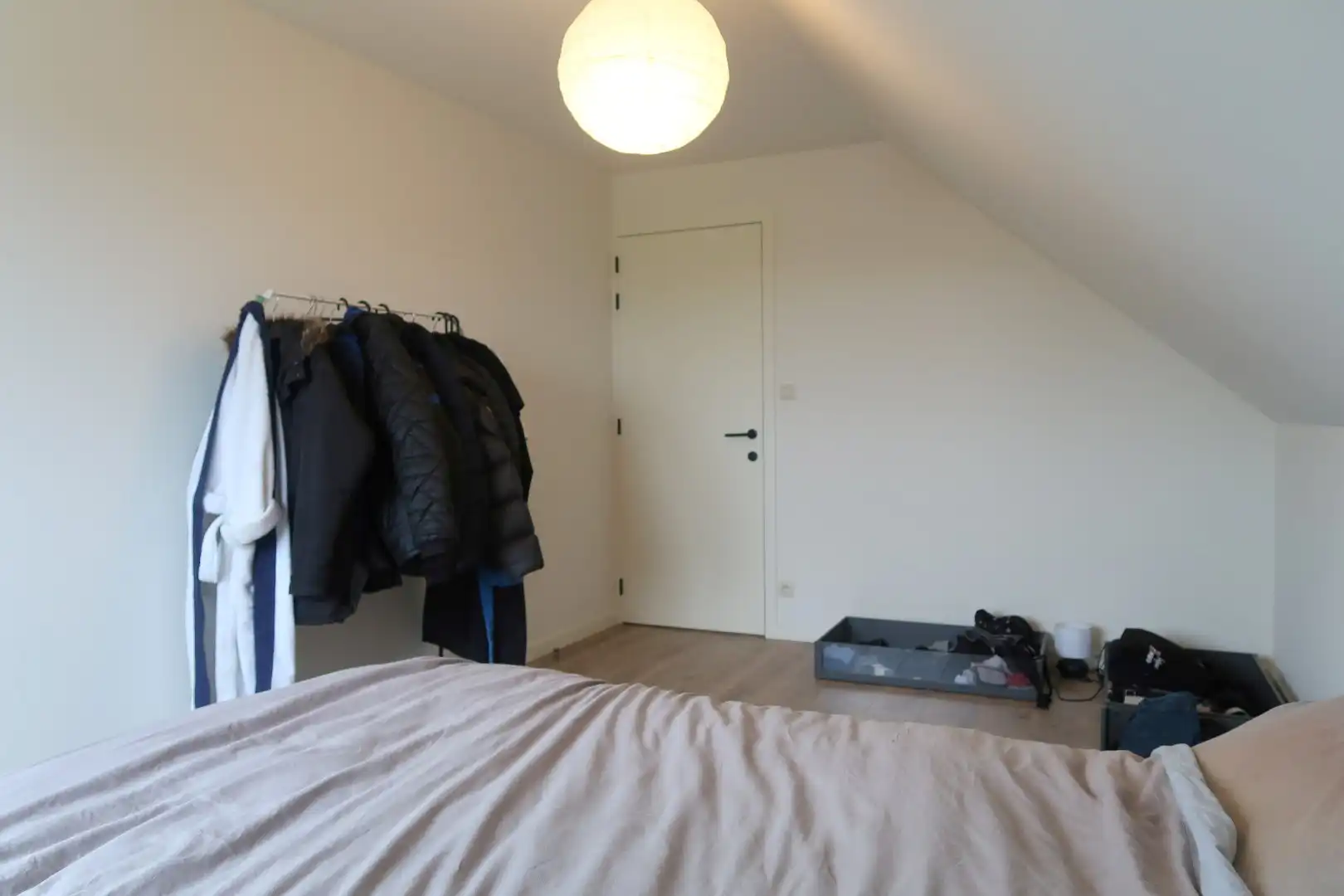 Moderne koppelwoning met 4 slaapkamers en prachtige vergezichten, omringd door groen foto 18