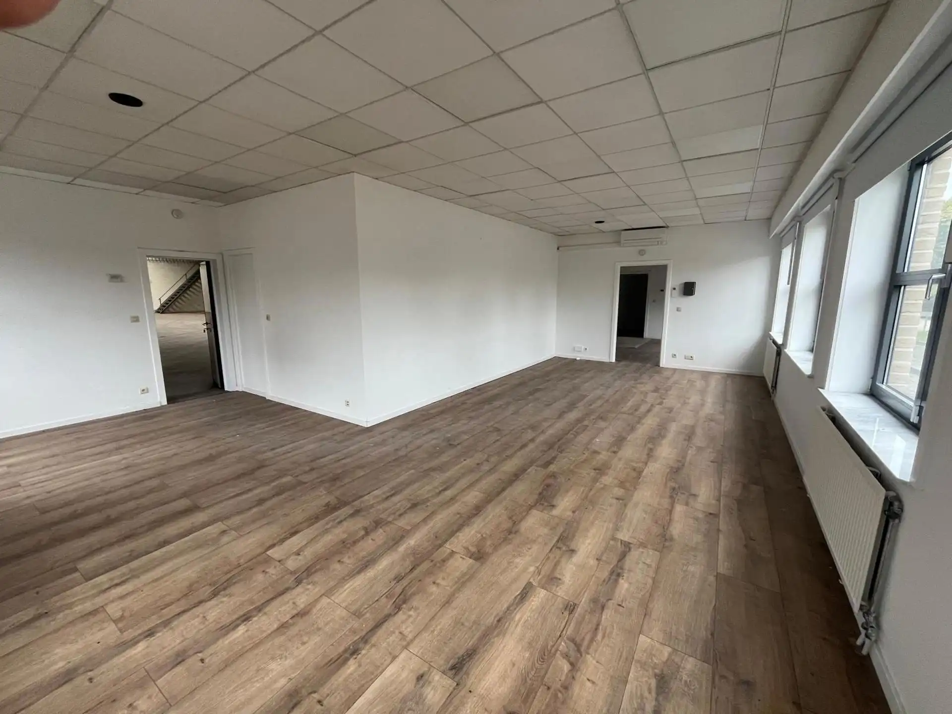 Kontich: magazijn met mezzanine en kantoorruimte foto 7