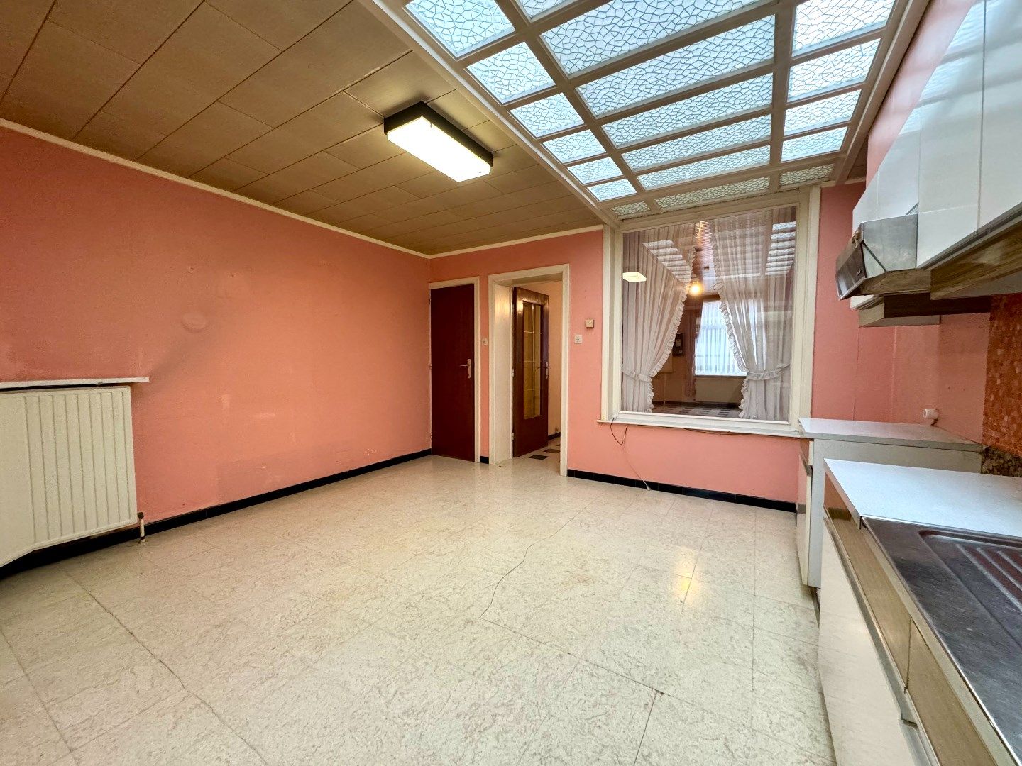 TE RENOVEREN WONING MET 2 SLPKS EN STADSKOER foto 5