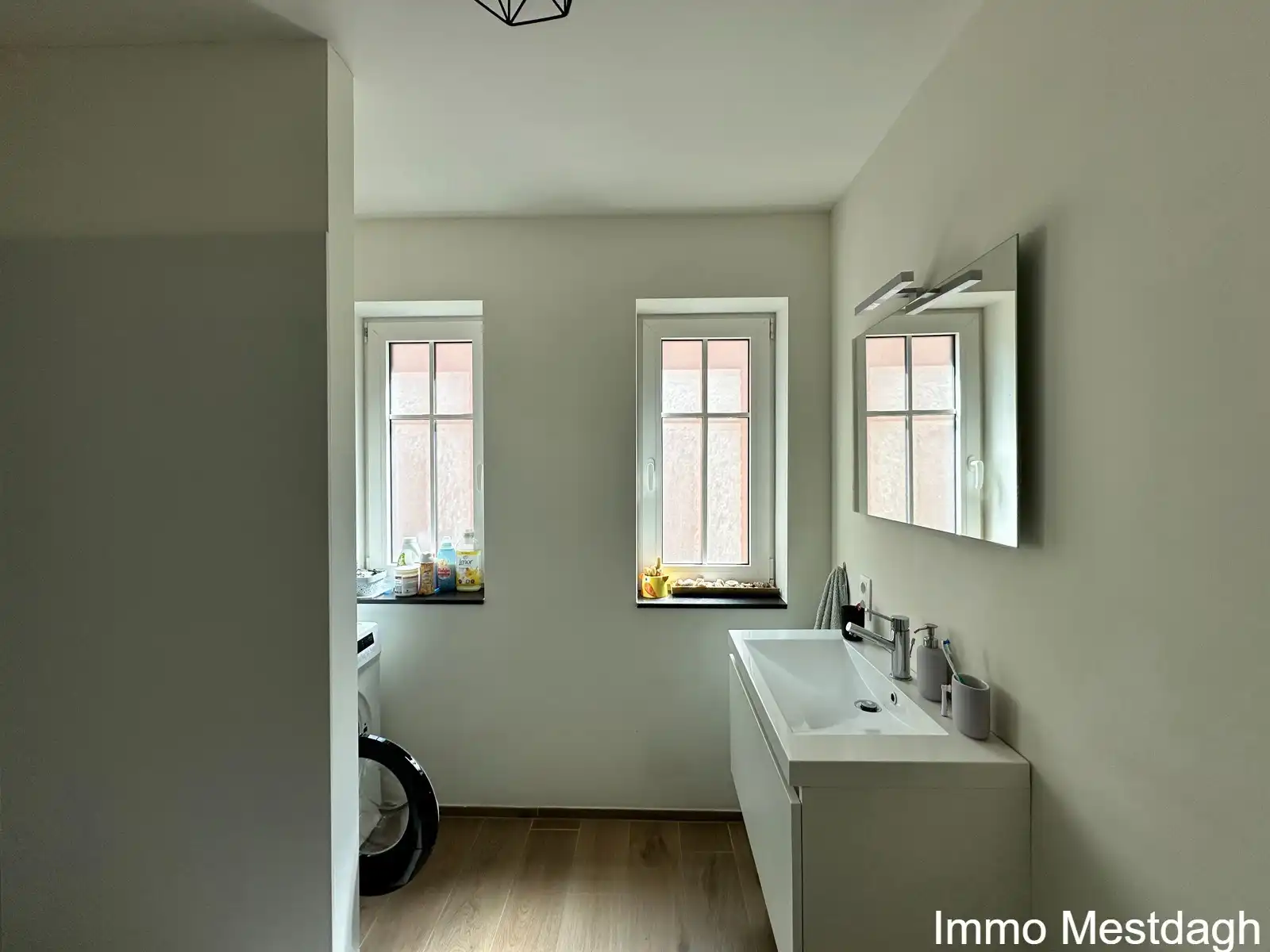 Recent modern appartement centrum Diest, met terras & 5 zonnepanelen foto 9