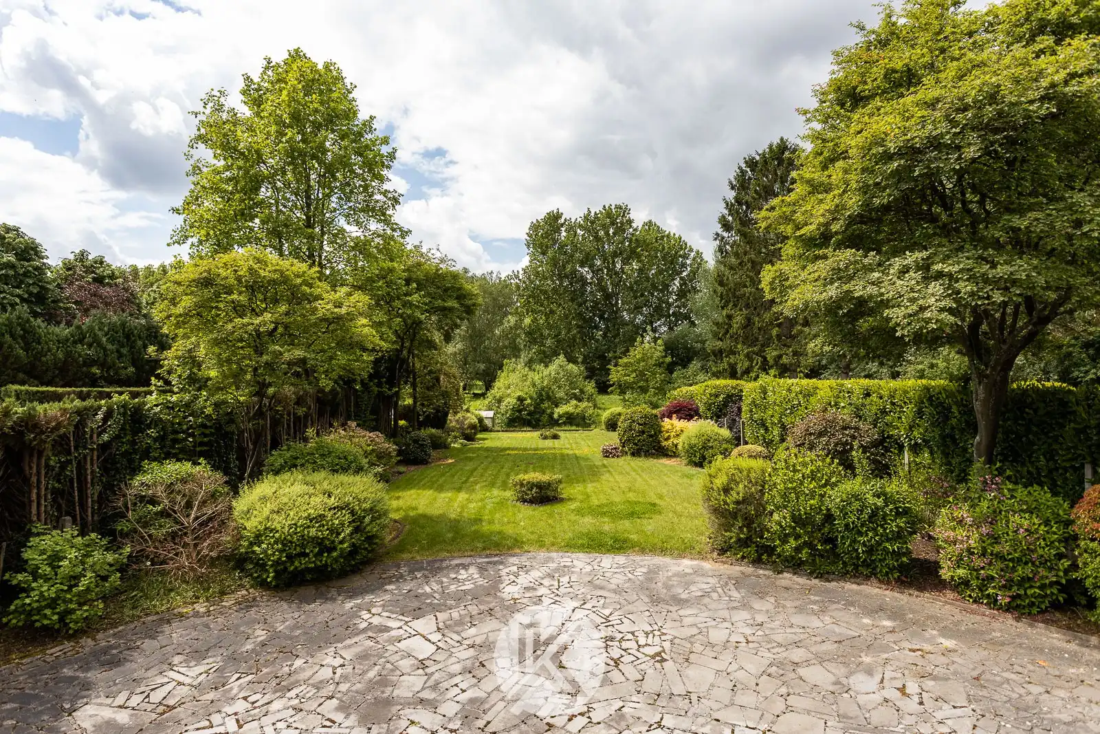 Ruime gezinswoning met prachtige tuin foto 12
