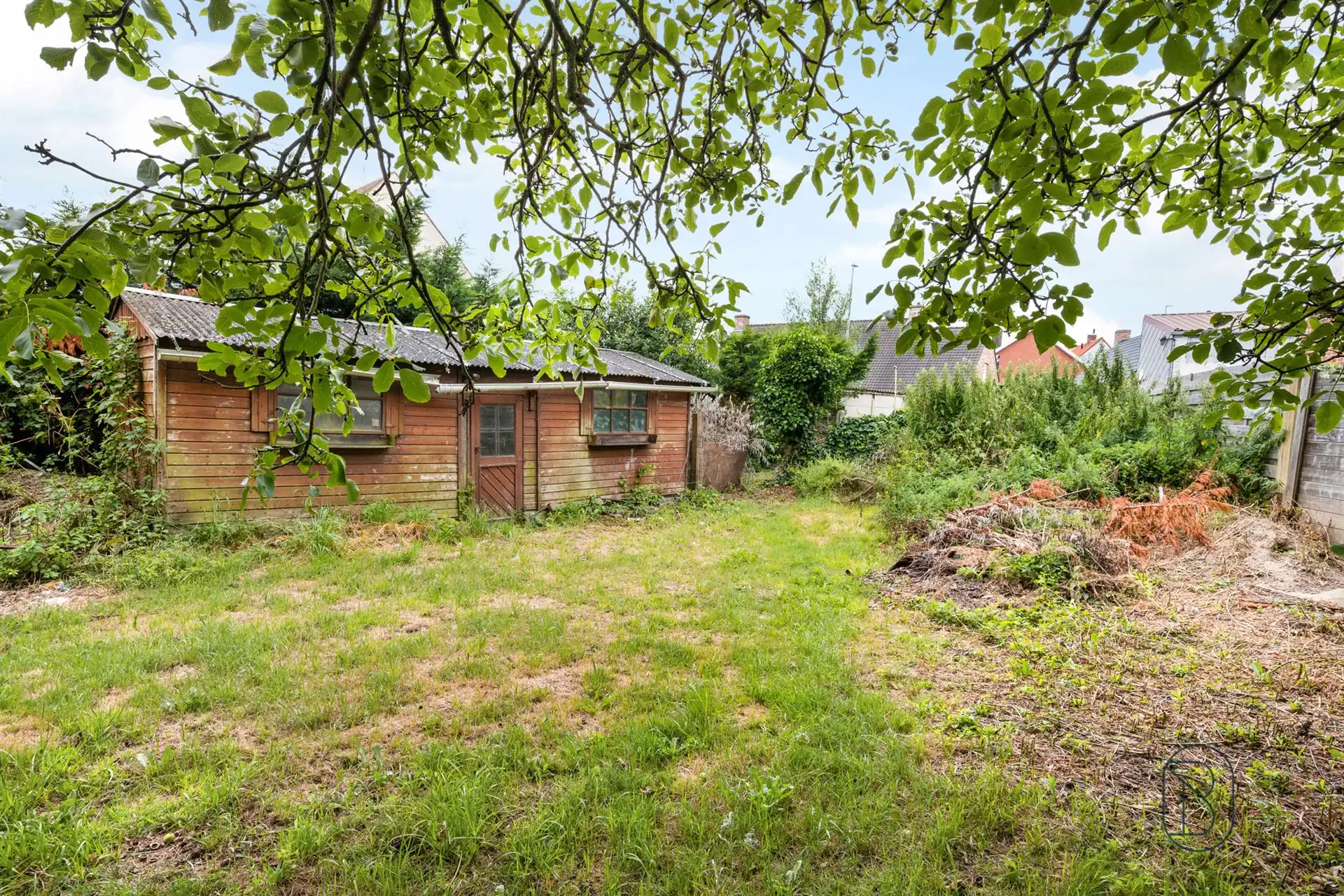 Te renoveren / af te breken woning met POTENTIEEL en uitweg foto 2