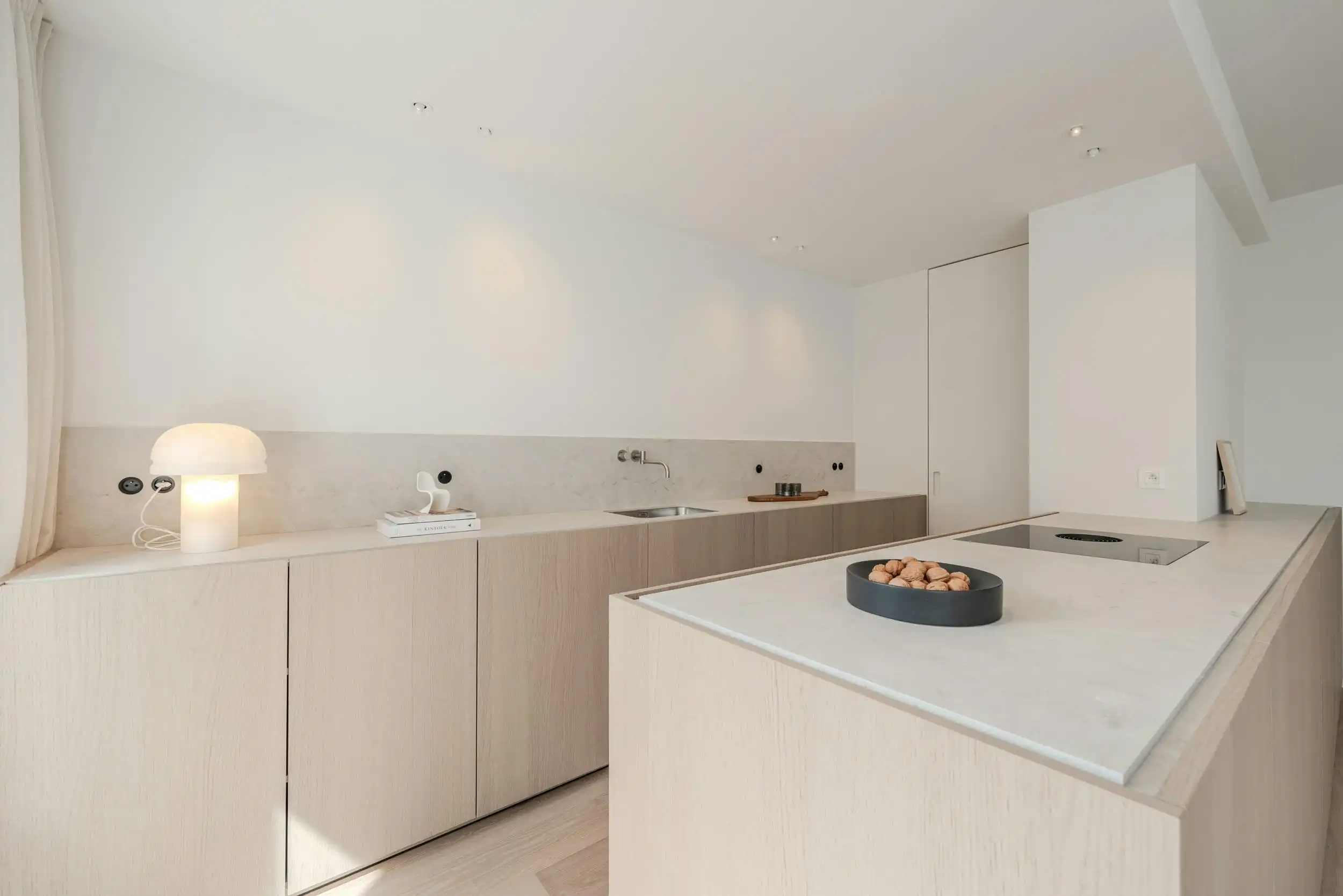 Luxueus gerenoveerd 2-slaapkamerappartement te Oostende foto 5