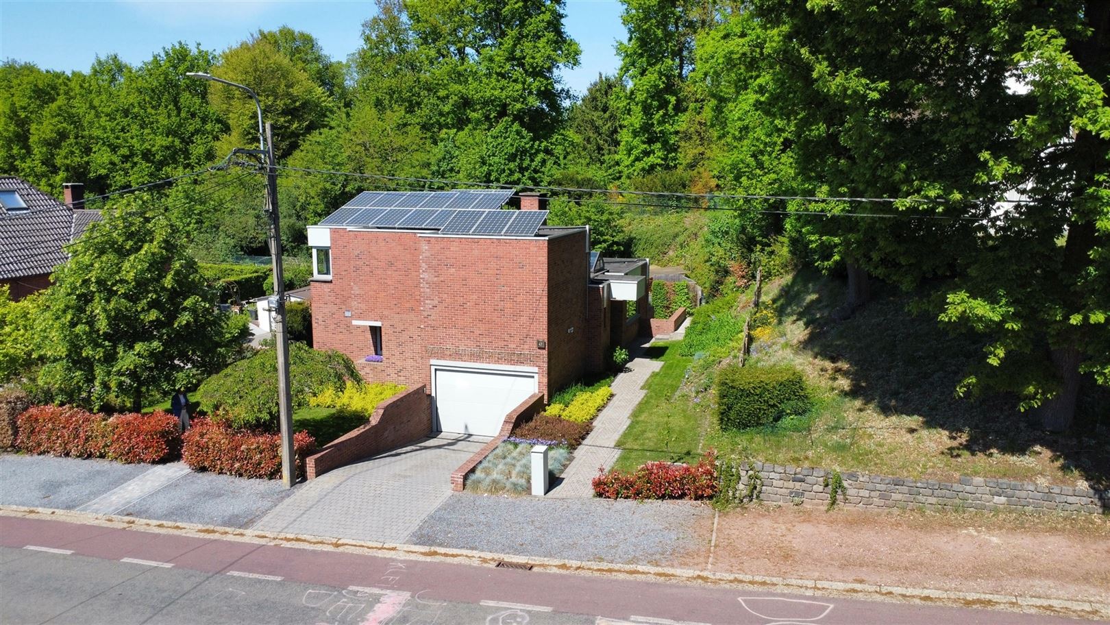 Gerenoveerde gezinswoning met groen zicht foto 28