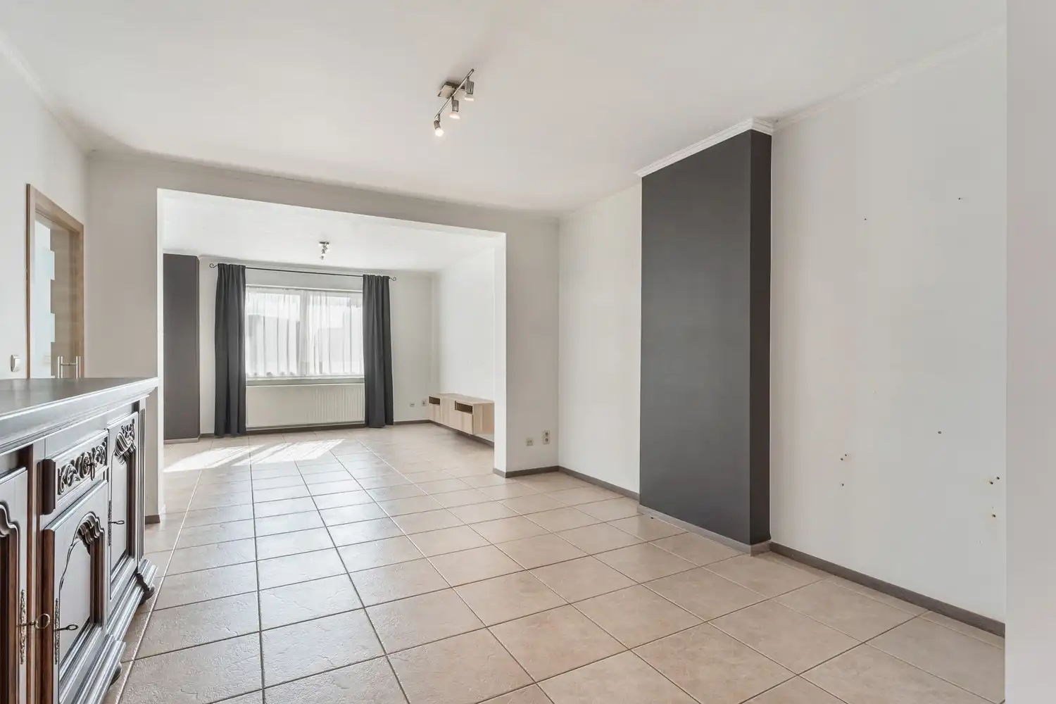 Instapklare, gerenoveerde halfopen bebouwing met 3 slaapkamers op ruim perceel in Sint-Truiden foto 5