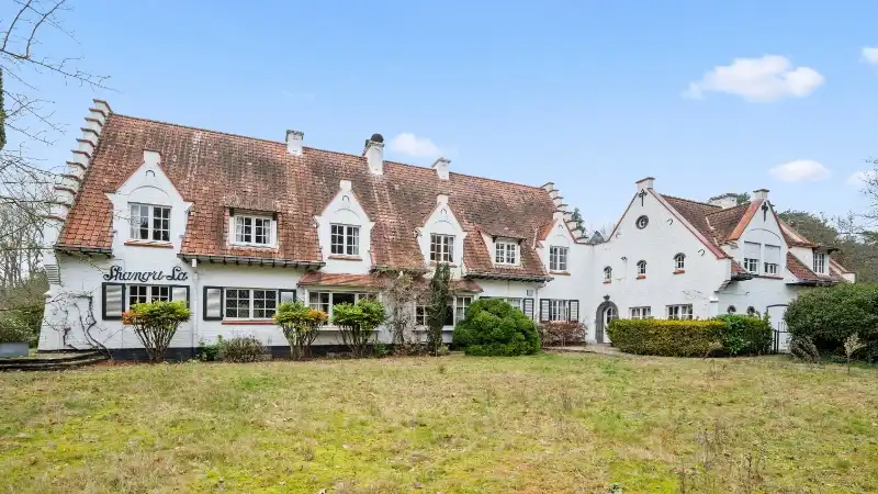 Standingvolle te renoveren villa van 520m² op 53 are foto 3