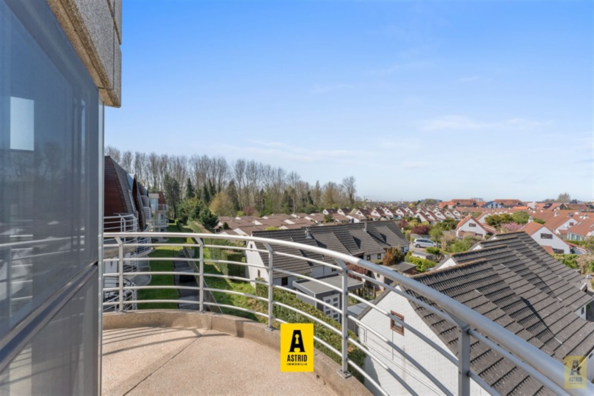 Schitterend hoekappartement in groen domein met zwembad! foto 3