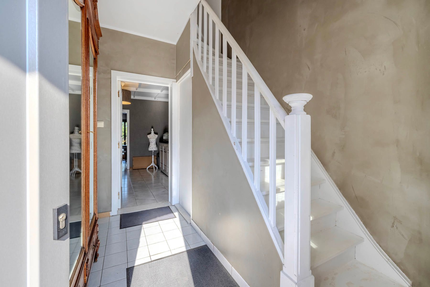 Woning met 2 / 3 slpk, 2 bdk en werkplaats op 580m² foto 3
