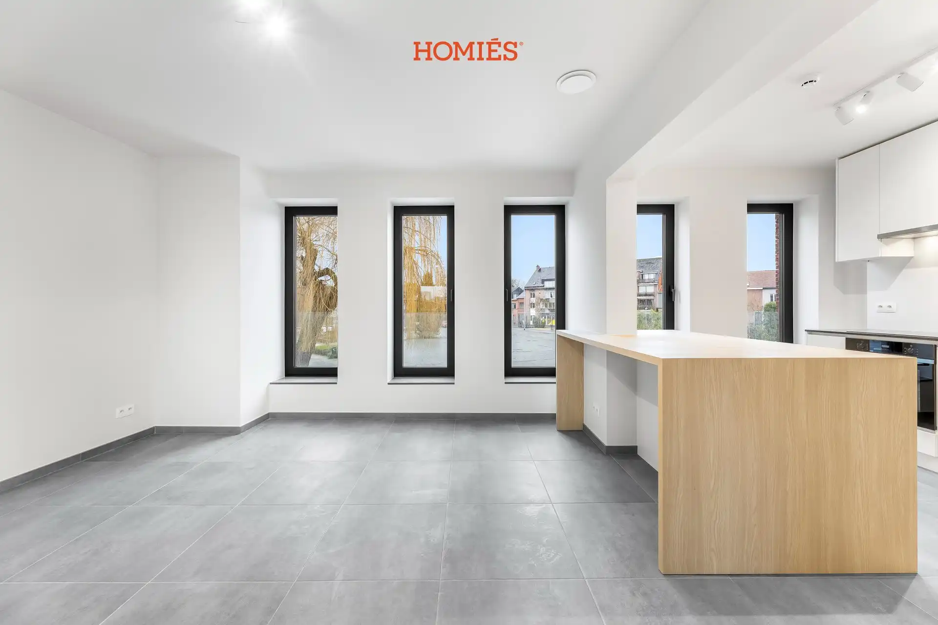 Gerenoveerd app met 2 slpks en autostaanplaats foto 4