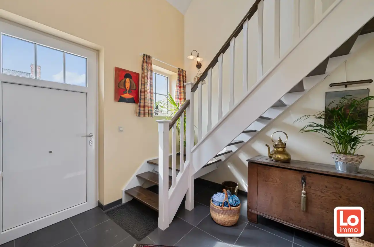 Degelijke, ruime en lichtrijke open woning met inpandige garage op een rustige locatie en toch vlakbij&nbsp; het centrum van het bruisende Lochristi! foto 3