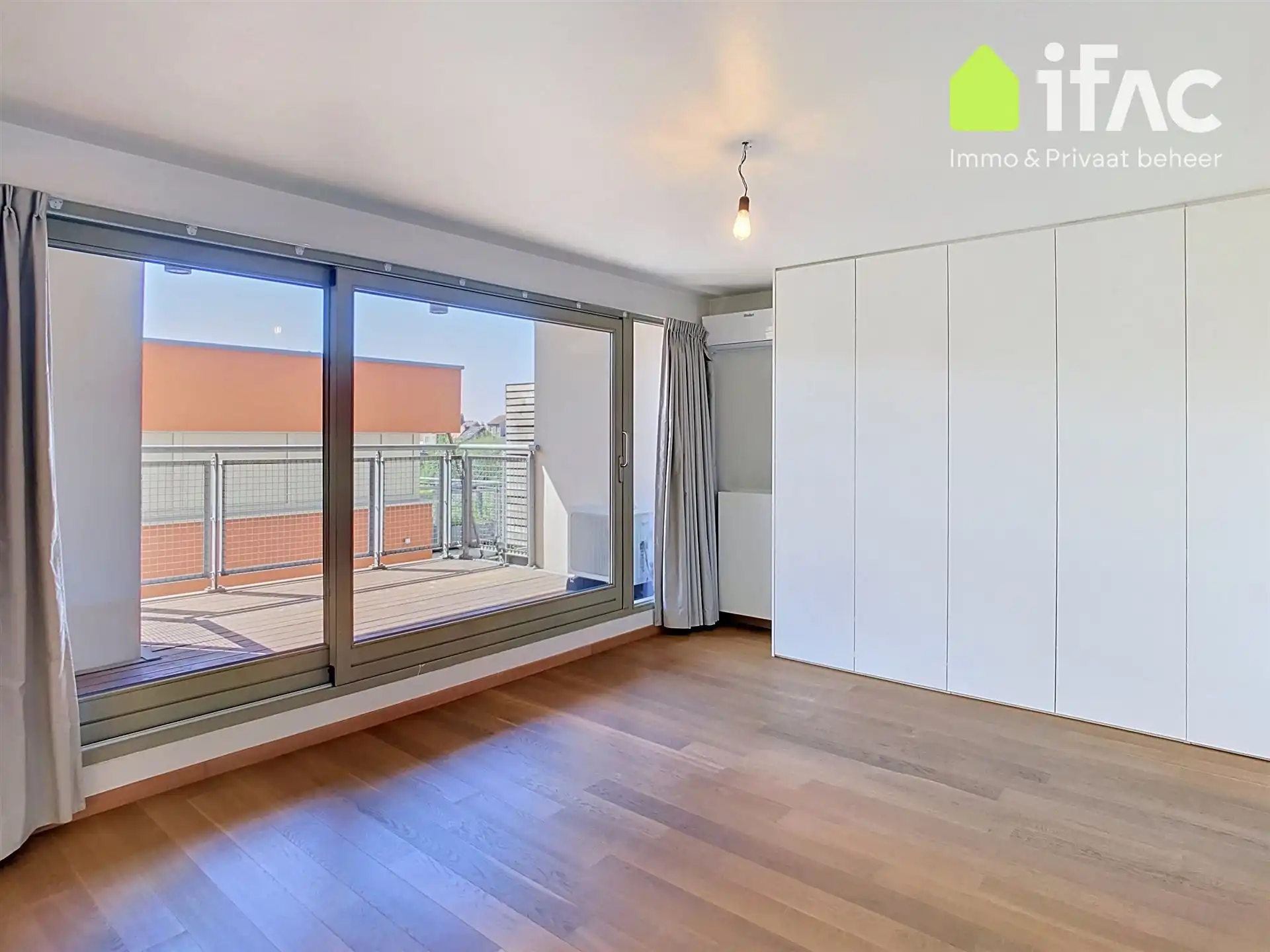 Lichtrijke loft met grote leefruimte nabij het park foto 10