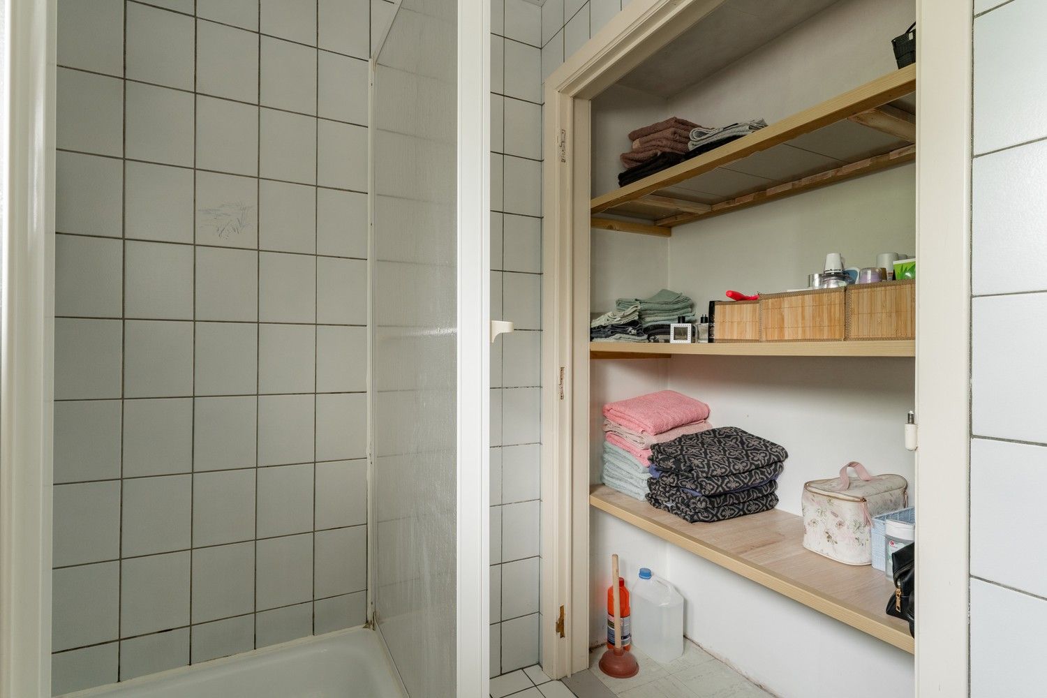 Leuke instapklare gezinswoning in een gezellige wijk! foto 24