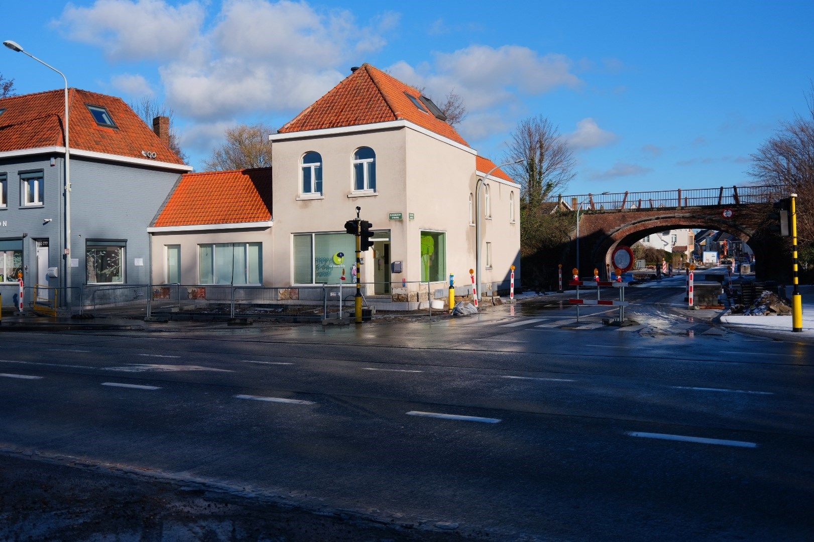 Uitstekend gelegen pand met heel wat commerciële mogelijkheden foto 30