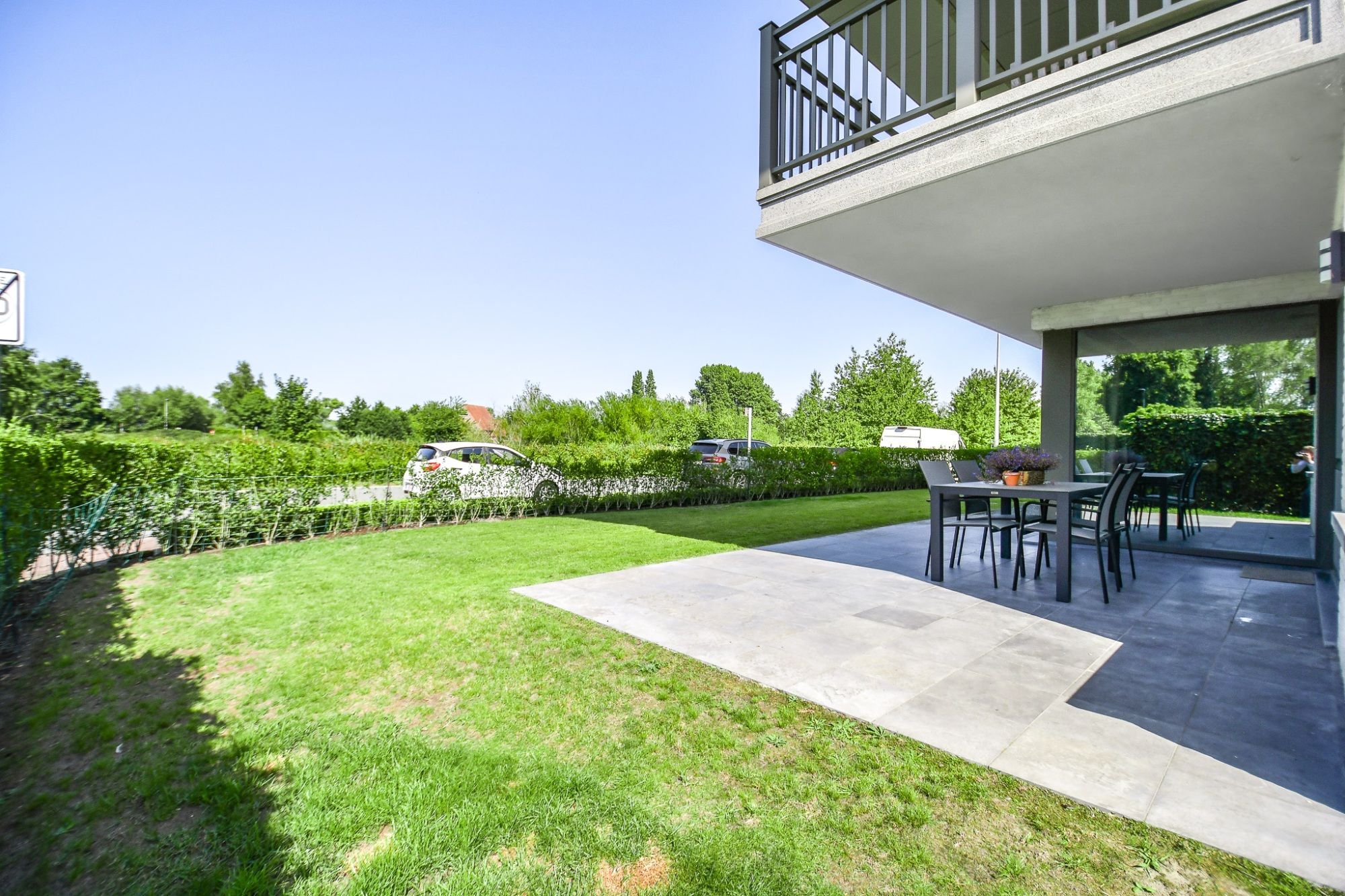 Ruim gelijkvloers Hoekappartement met 3 Slpk, Zonnige Tuin & Terras, ( Garage en Autostaanplaats niet incl. vraagprijs) foto {{pictureIndex}}