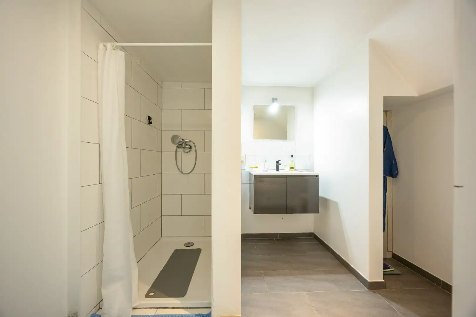 Zeer ruime woning (8 slpk + 8 badkamers) op een perceel van ca. 1.522 m² te Wijnegem/grens Schilde foto 32