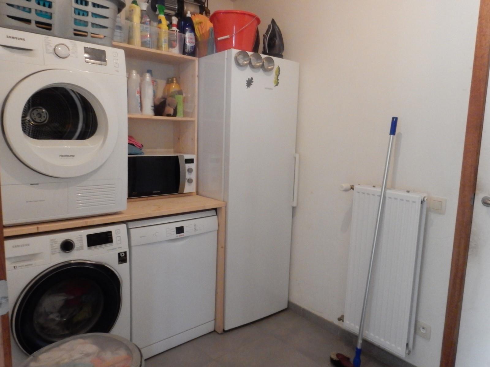 Instapklare gezellige rijwoning in centrum van de stad met binnentuin en garage foto 13