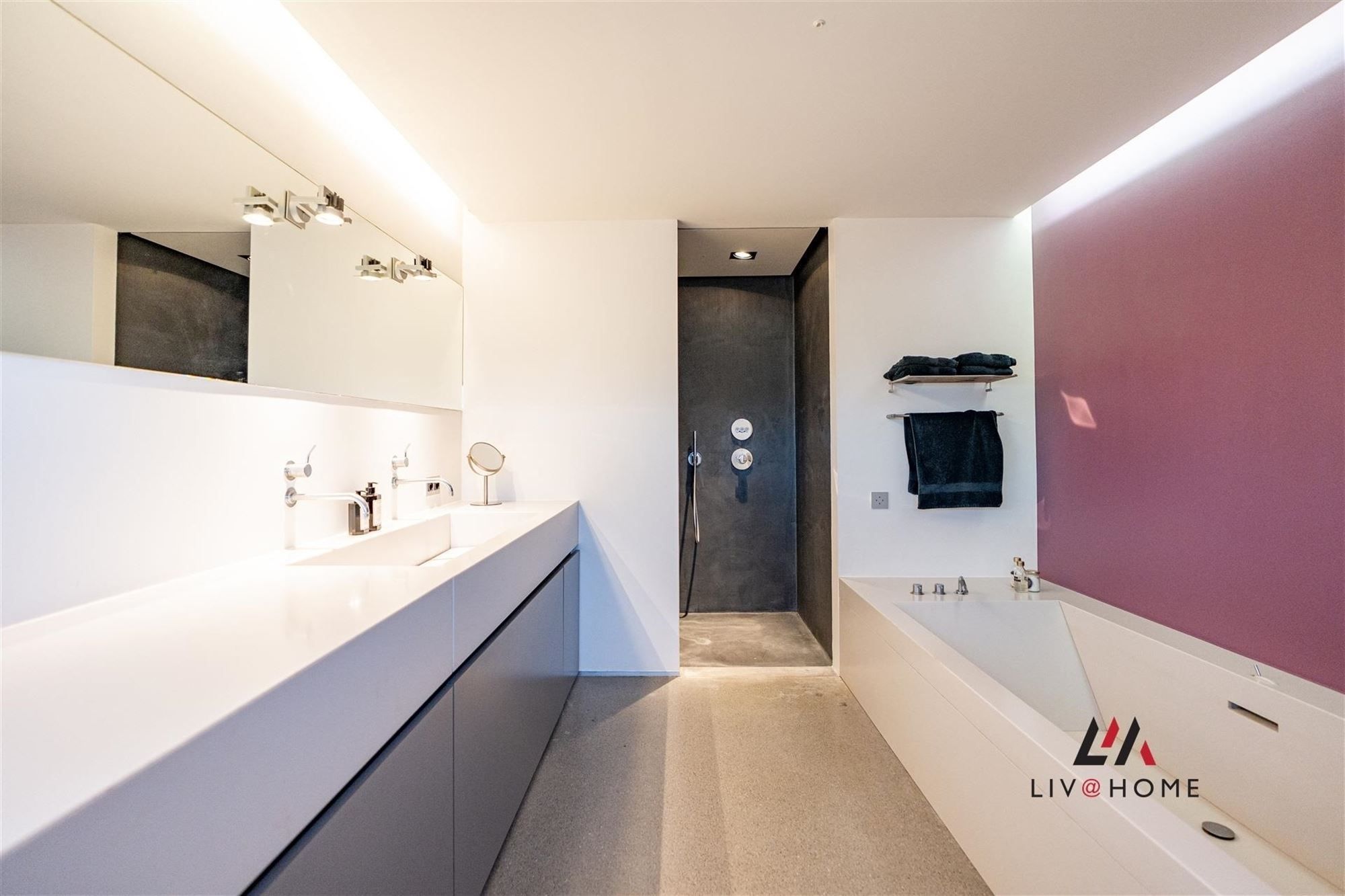 Moderne landbouwwoning met serre en loods op 10 ha foto 21