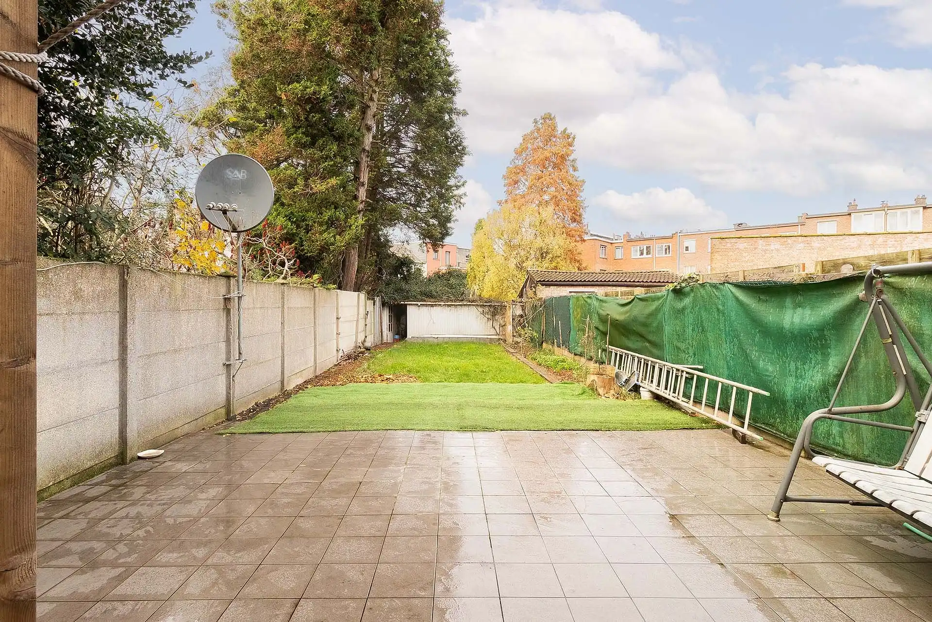Ruime rijwoning met vijf slaapkamers en tuin foto 14