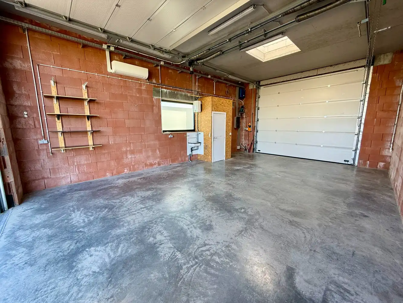 Nieuwbouwloods met verwarming, sanitair en buitenruimte. foto 4