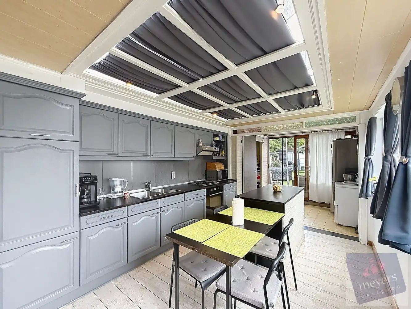 Veelzijdig handelspand met ruim gelijkvloers appartement en tuin in Hasselt foto 18