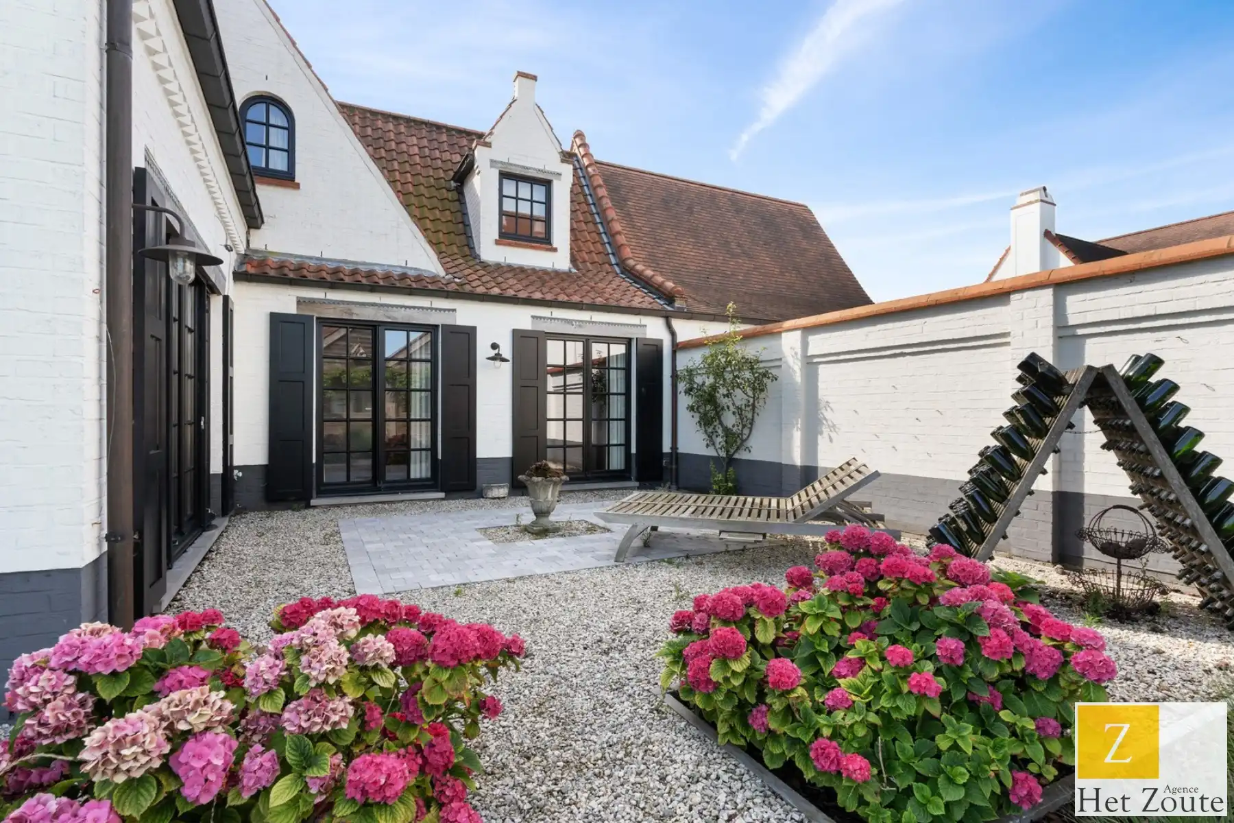 Prachtige villa gelegen op een ruim perceel van 2.648 m² foto 3