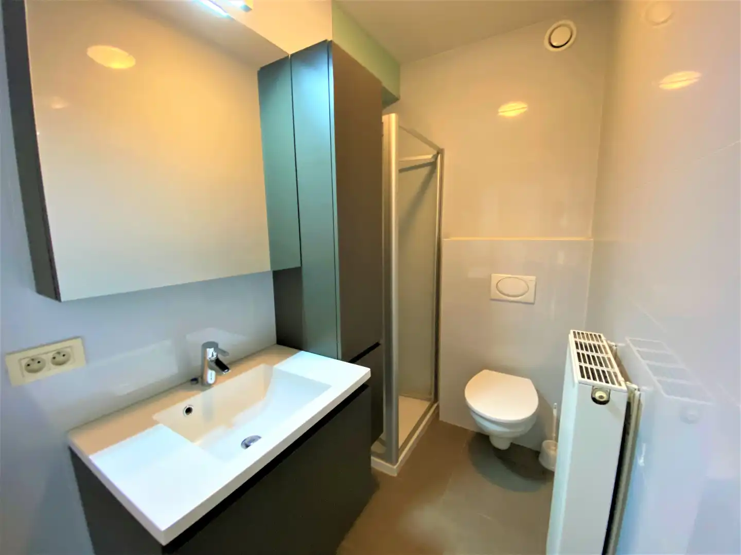 Centraal gelegen appartement met garage foto 8