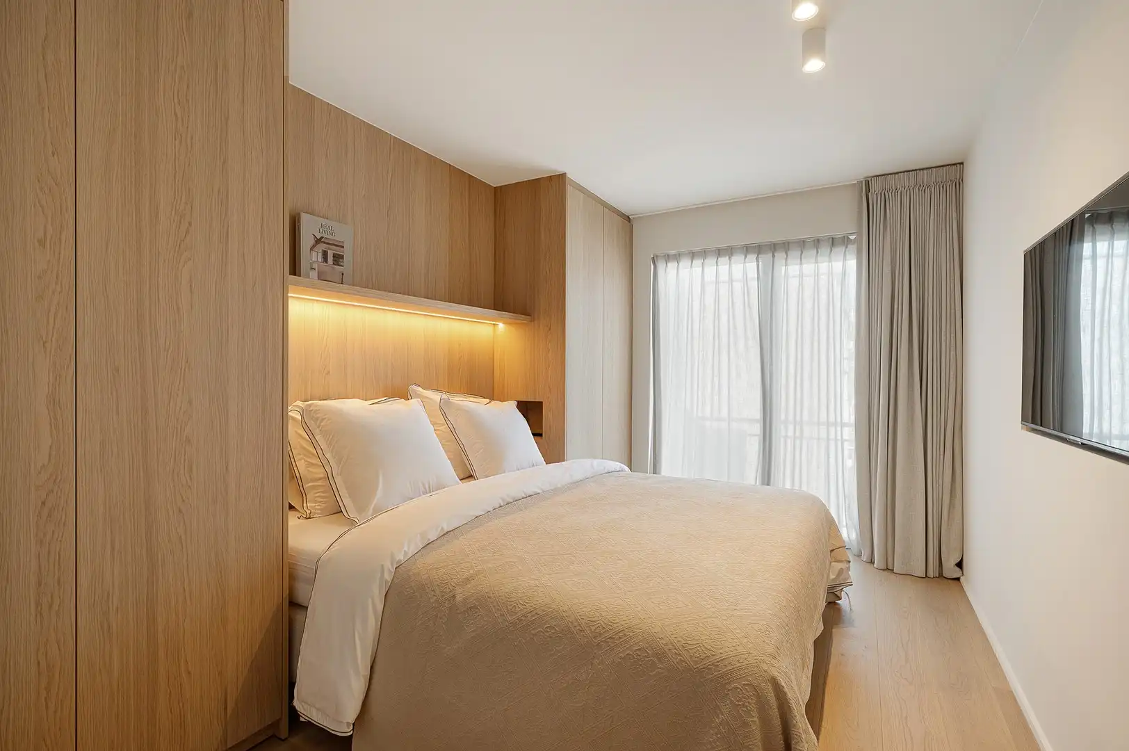 Gerenoveerd 3-slaapkamerappartement met frontaal zeezicht. foto 13