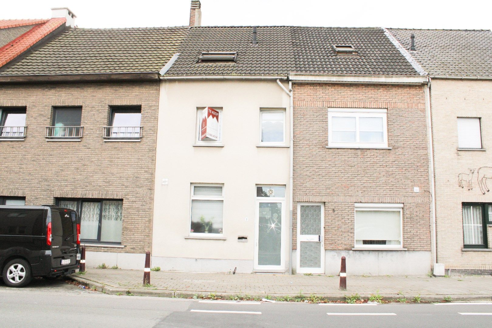 Klaar om betrokken te worden: Instapklare gezinswoning met 4 slaapkamers, tuin en veranda in hartje Sint-Niklaas! foto 1