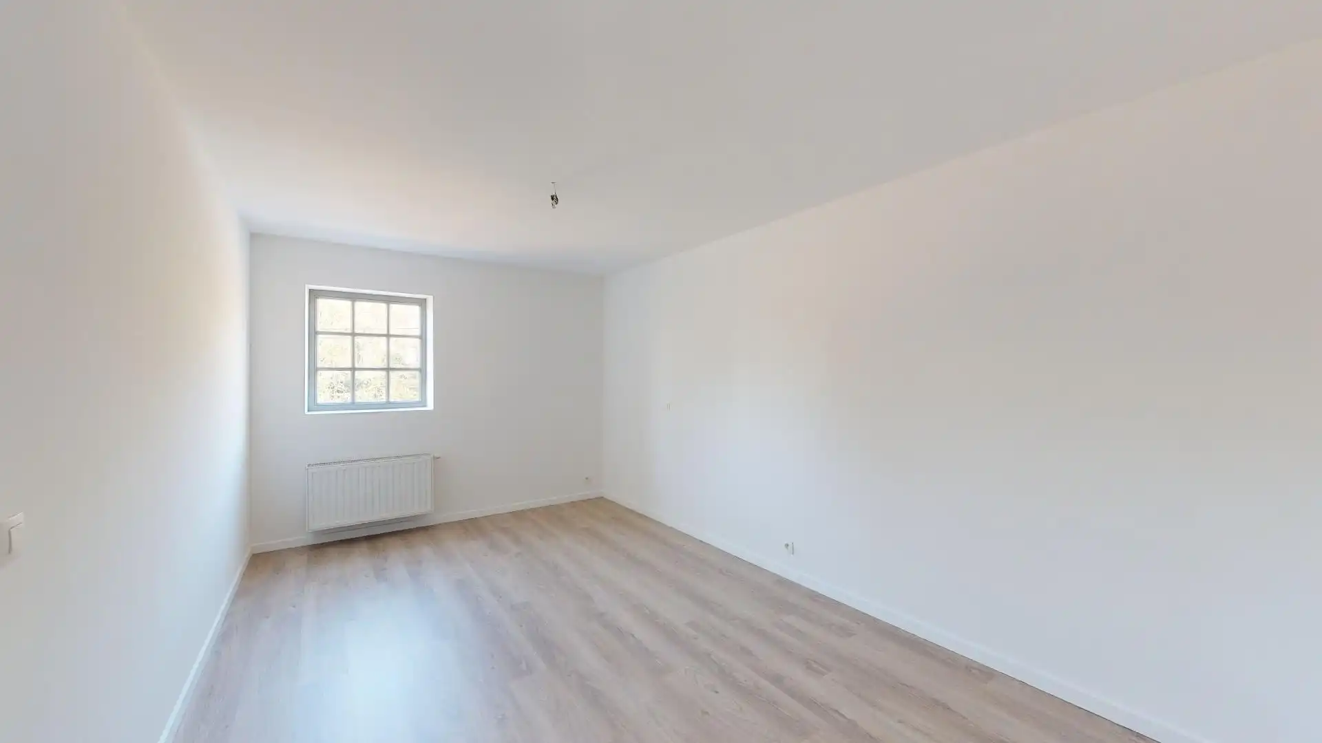 ZEER RUIME KWALITATIEVE WONING MET INPANDIGE GARAGE foto 17